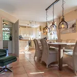 Сasa de vacaciones Reetdachhaus Meerzeit Reetdachhaus Meerzeit