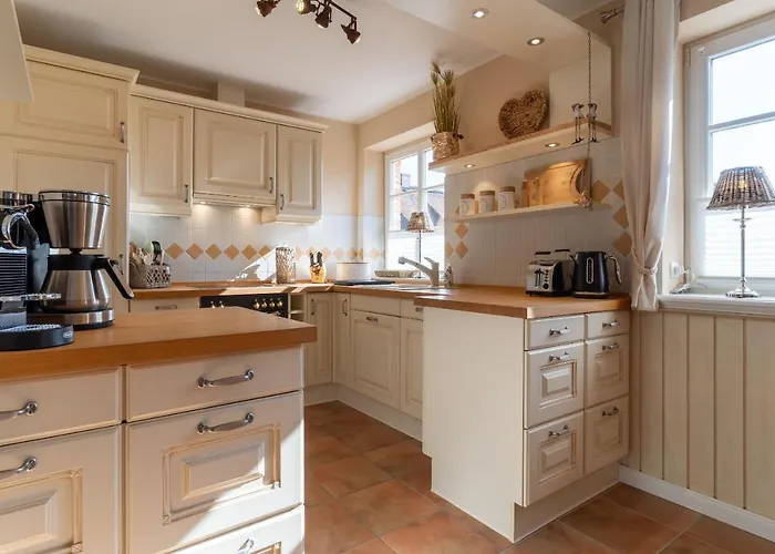 Reetdachhaus Meerzeit Reetdachhaus Meerzeit بيت للعطل *