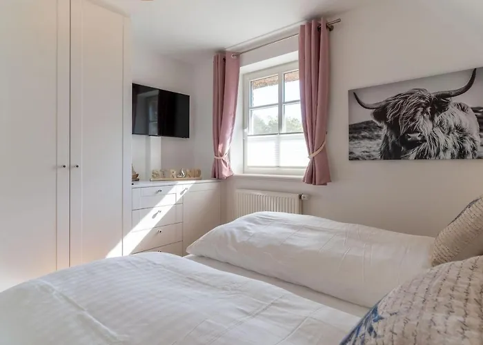 Reetdachhaus Meerzeit Reetdachhaus Meerzeit بيت للعطل *