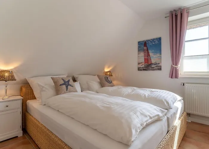 Reetdachhaus Meerzeit Reetdachhaus Meerzeit بيت للعطل *
